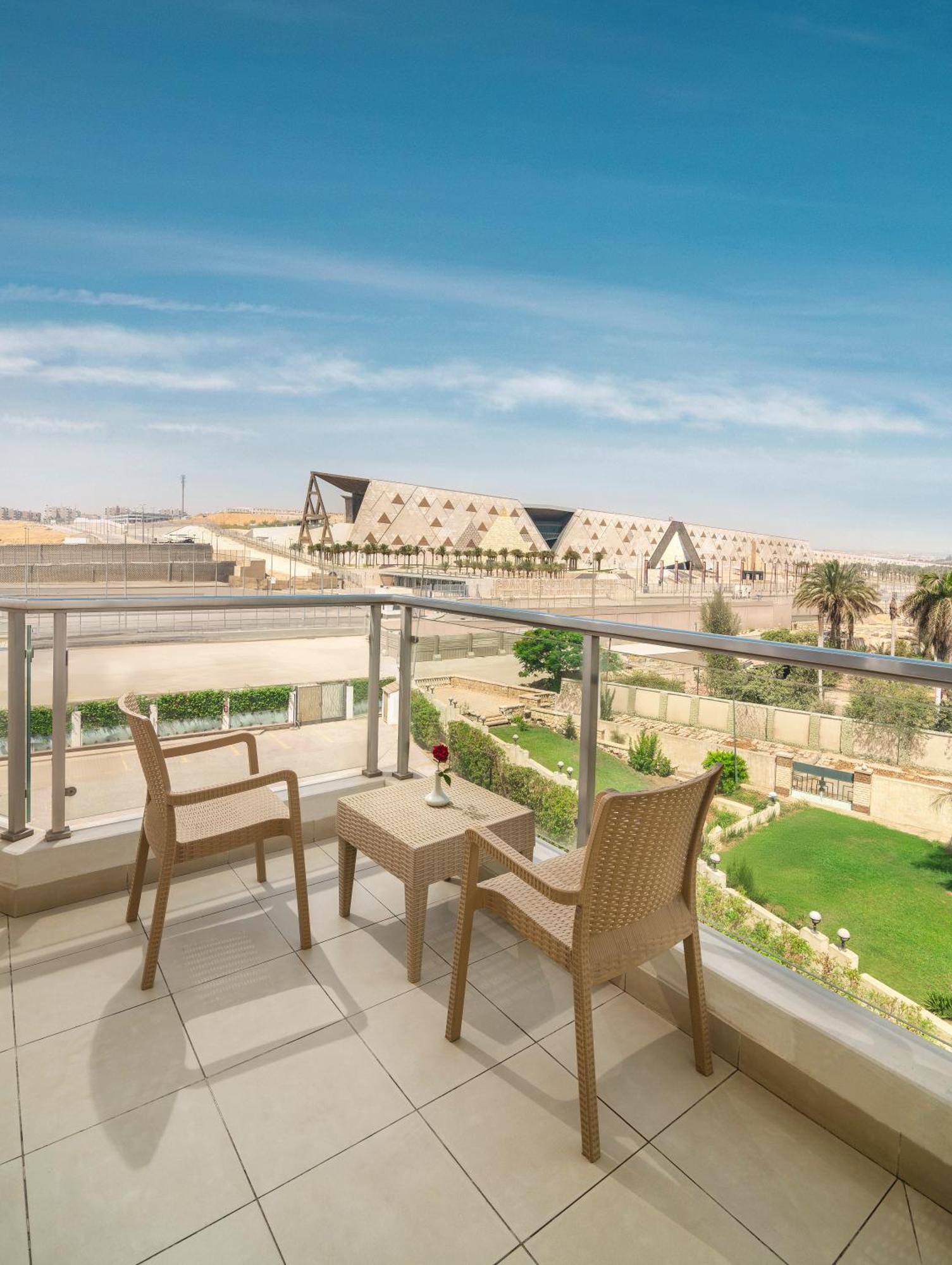 Al Kawm al Akhdar Steigenberger Pyramids Cairo酒店 外观 照片 View from the hotel